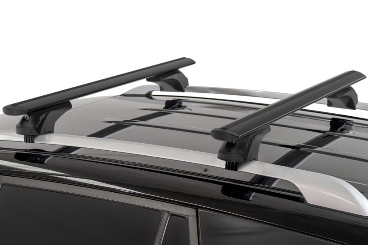 Univerzális talpak klasszikus tetősínekhez – járművön